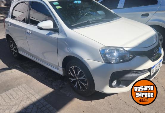 Autos - Toyota Etios 2017 Nafta 80000Km - En Venta