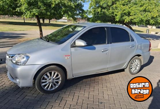 Autos - Toyota Etios 2014 Nafta 149000Km - En Venta