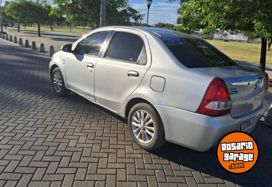 Autos - Toyota Etios 2014 Nafta 149000Km - En Venta