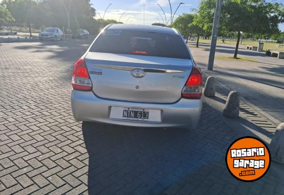 Autos - Toyota Etios 2014 Nafta 149000Km - En Venta