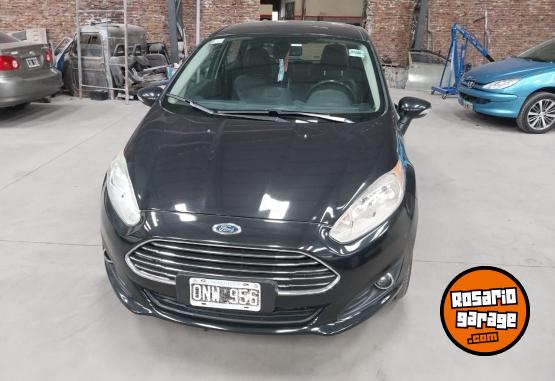 Autos - Ford Fiesta Titanium 2015 Nafta 140000Km - En Venta