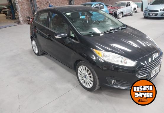 Autos - Ford Fiesta Titanium 2015 Nafta 140000Km - En Venta