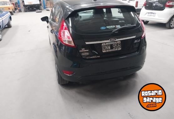 Autos - Ford Fiesta Titanium 2015 Nafta 140000Km - En Venta