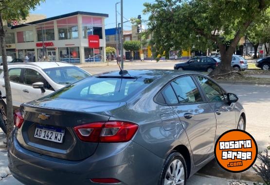 Autos - Chevrolet CRUZE LT CUERO 2018 Nafta 110000Km - En Venta