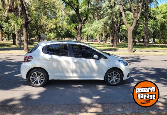 Autos - Peugeot 208 2017 Nafta 64000Km - En Venta