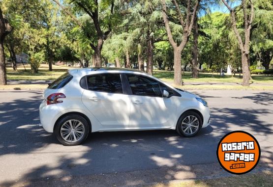 Autos - Peugeot 208 2017 Nafta 64000Km - En Venta