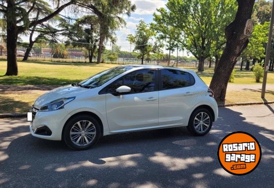 Autos - Peugeot 208 2017 Nafta 64000Km - En Venta