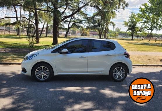 Autos - Peugeot 208 2017 Nafta 64000Km - En Venta