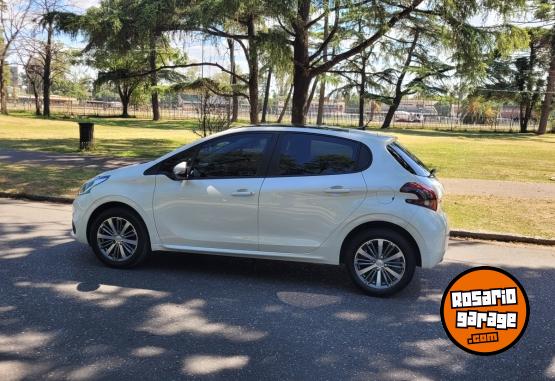 Autos - Peugeot 208 2017 Nafta 64000Km - En Venta