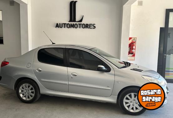 Autos - Peugeot 207 compact XT  HDI 2010 Diesel 250000Km - En Venta