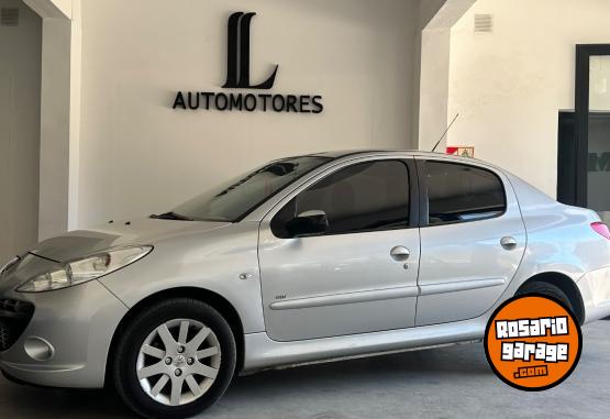 Autos - Peugeot 207 compact XT  HDI 2010 Diesel 250000Km - En Venta