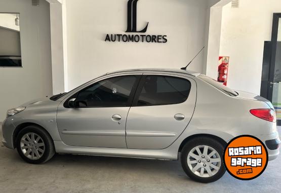 Autos - Peugeot 207 compact XT  HDI 2010 Diesel 250000Km - En Venta