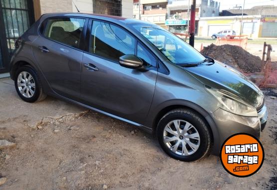 Autos - Peugeot 208 2016 Nafta 142000Km - En Venta