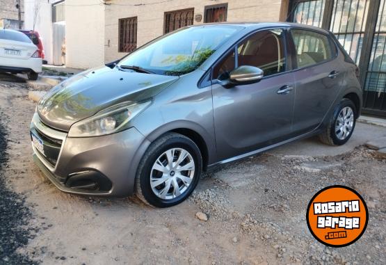 Autos - Peugeot 208 2016 Nafta 142000Km - En Venta