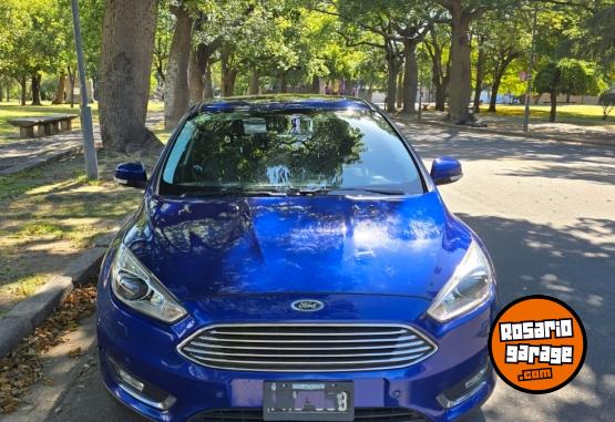 Autos - Ford Focus Titanium 2015 Nafta 100000Km - En Venta