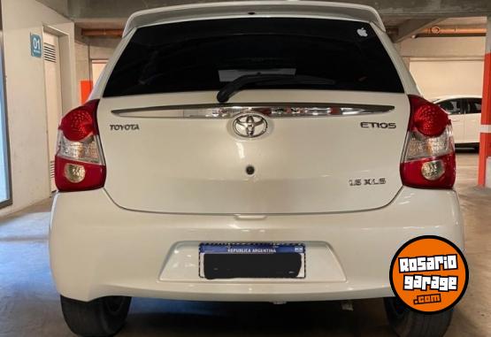 Autos - Toyota Etios XLS 2017 Nafta 64000Km - En Venta