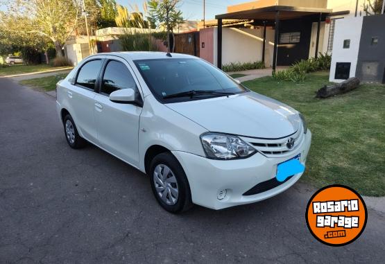 Autos - Toyota Etios 2017 Nafta 92000Km - En Venta