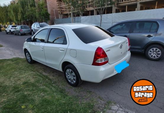 Autos - Toyota Etios 2017 Nafta 92000Km - En Venta