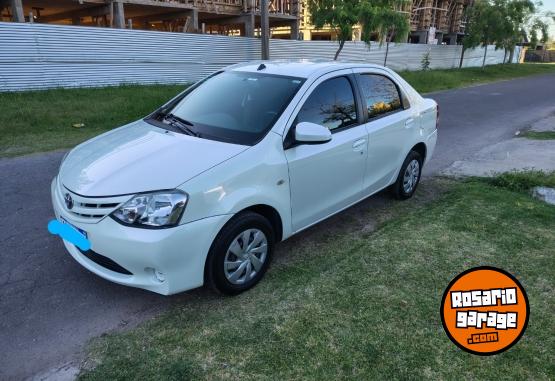 Autos - Toyota Etios 2017 Nafta 92000Km - En Venta