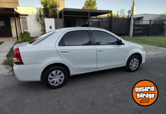 Autos - Toyota Etios 2017 Nafta 92000Km - En Venta