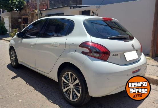 Autos - Peugeot 208 2019 Nafta 69900Km - En Venta