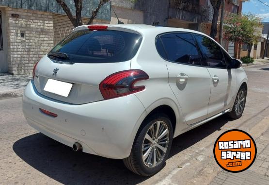 Autos - Peugeot 208 2019 Nafta 69900Km - En Venta