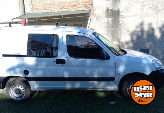 Utilitarios - Citroen Berlingo 2024 Nafta 7500Km - En Venta