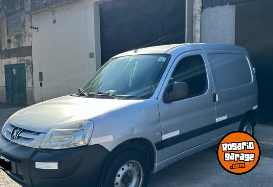 Utilitarios - Peugeot Partner 2012 Diesel 215000Km - En Venta