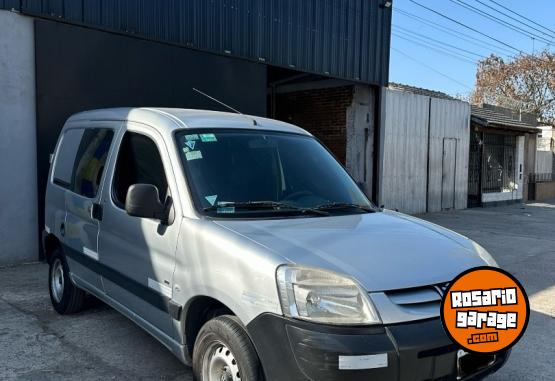 Utilitarios - Peugeot Partner 2012 Diesel 215000Km - En Venta