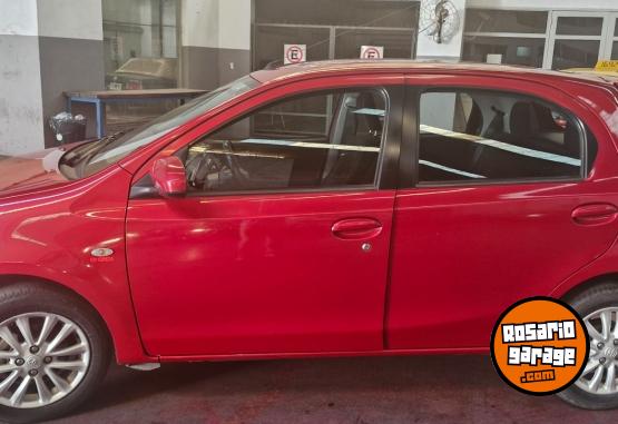 Autos - Toyota tios 5 puertas XLS 2014 Nafta 70000Km - En Venta