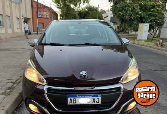 Autos - Peugeot 208 2017 Nafta 57200Km - En Venta