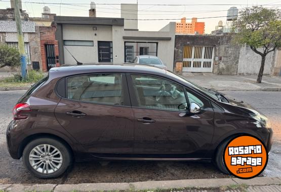 Autos - Peugeot 208 2017 Nafta 57200Km - En Venta