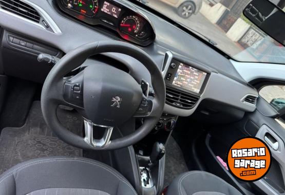 Autos - Peugeot 208 2017 Nafta 57200Km - En Venta