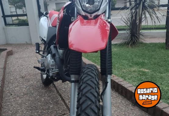 Motos - Honda Tornado 2023 Nafta 1200Km - En Venta