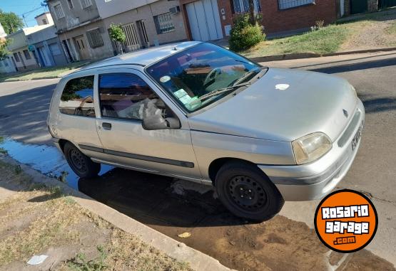 Autos - Renault Clio 1998 Nafta 270000Km - En Venta