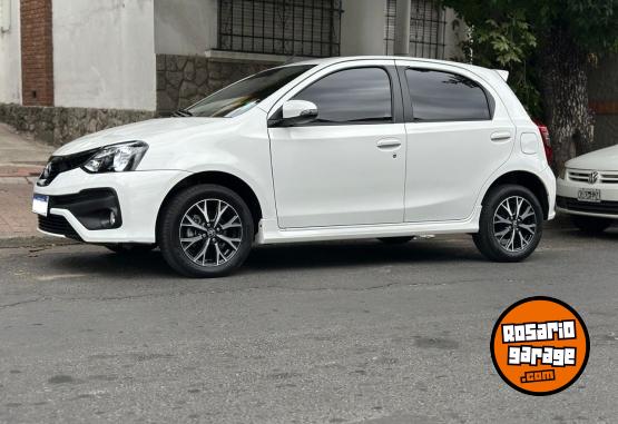 Autos - Toyota ETIOS XLS 2023 Nafta 27000Km - En Venta