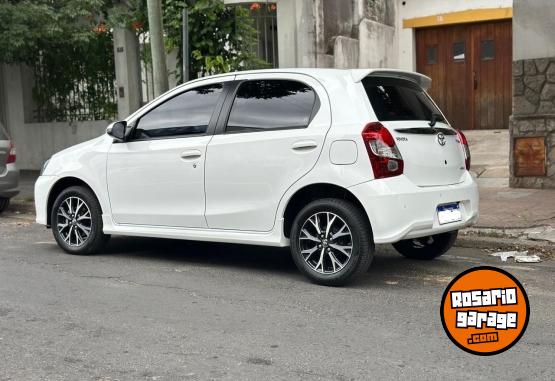 Autos - Toyota ETIOS XLS 2023 Nafta 27000Km - En Venta