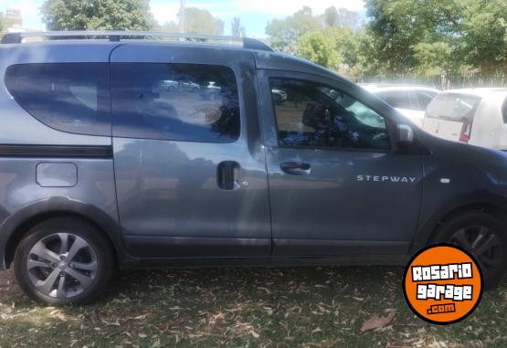 Utilitarios - Renault Kangoo 2023 Nafta 19000Km - En Venta