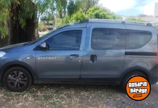 Utilitarios - Renault Kangoo 2023 Nafta 19000Km - En Venta