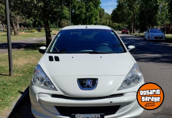 Autos - Peugeot 207 2014 Nafta 86700Km - En Venta