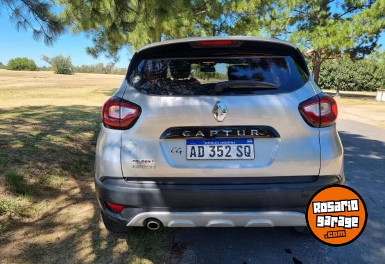 Autos - Renault Captur zen 2019 Nafta 84000Km - En Venta