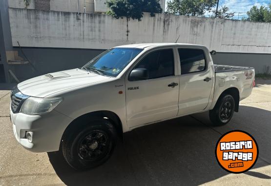 Camionetas - Toyota HILUX DX 4X4 MT 2012 Diesel 300000Km - En Venta