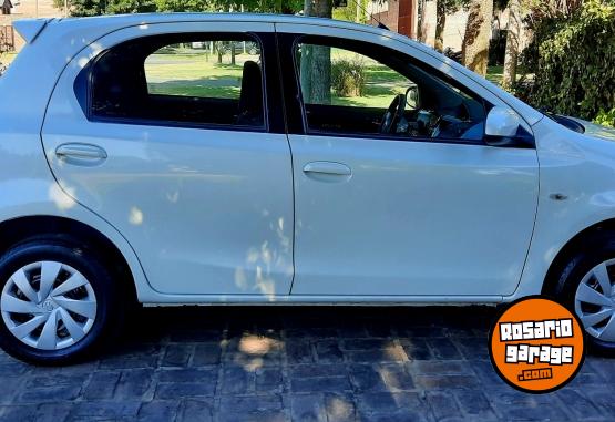 Autos - Toyota Etios xs 1.5 2017 Nafta 90500Km - En Venta