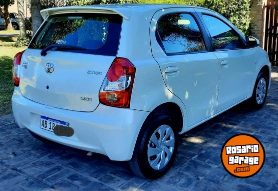 Autos - Toyota Etios xs 1.5 2017 Nafta 90500Km - En Venta