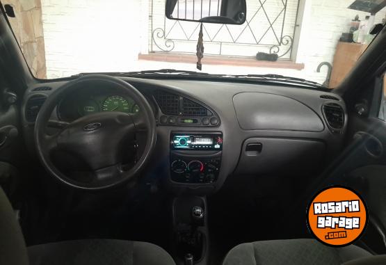 Autos - Ford Fiesta 2000 Diesel 306000Km - En Venta