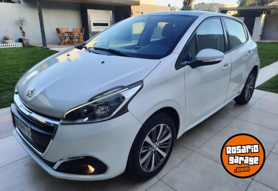 Autos - Peugeot 208 2017 Nafta 99000Km - En Venta