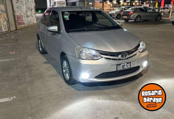 Autos - Toyota Etios XLS 2015 GNC 158000Km - En Venta