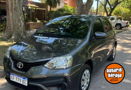 Autos - Toyota etios 2023 Nafta 40000Km - En Venta