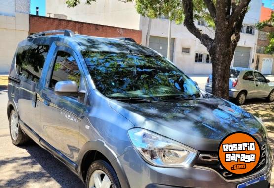 Utilitarios - Renault Kangoo Stepway 2020 GNC 104000Km - En Venta