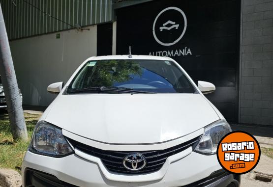 Autos - Toyota Etios Xs Sedan 2018 Nafta 118000Km - En Venta